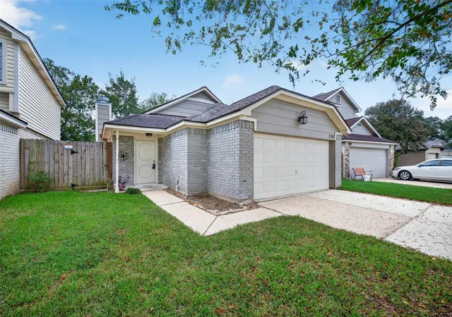 Photo 2 of Sale Pending at 1220 Chelsea Ln, Pearland, TX 77581 | MLS# 60715003 | Listing updated on 2026-09-21