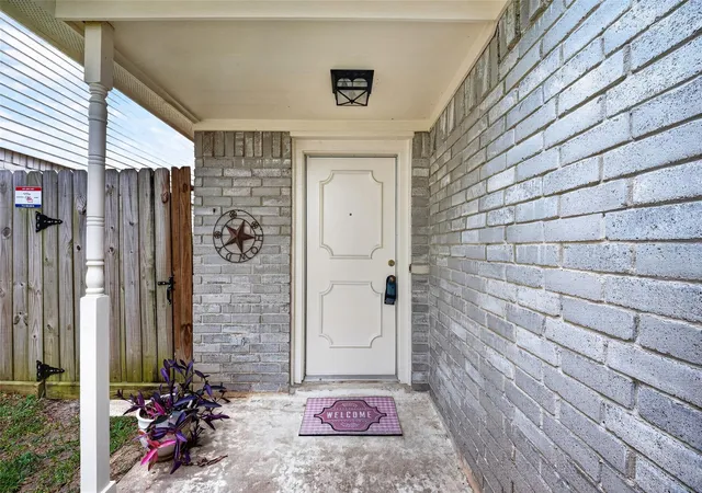 Photo 4 of Sale Pending at 1220 Chelsea Ln, Pearland, TX 77581 | MLS# 60715003 | Listing updated on 2026-09-21