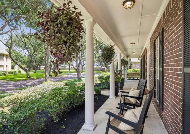 Photo 3 of Single family home for sale at 30 Saint Simons Ct, Sugar Land, TX 77479 | MLS# 81584347 | Listing updated on 2026-10-11