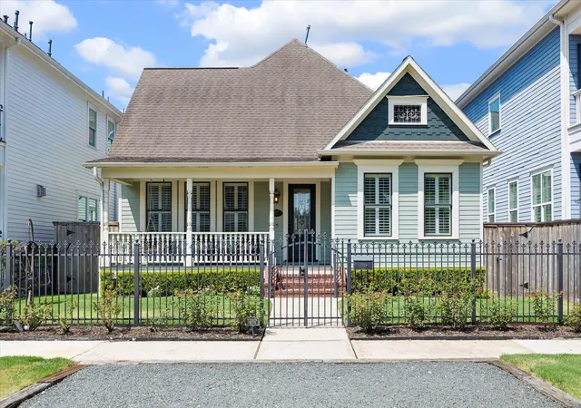 Photo 1 of Single family home for sale at 1029 Tulane St #A, Houston, TX 77008 | MLS# 97670116 | Listing updated on 2026-10-08