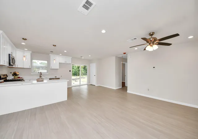 Photo 3 of Sale Pending at 3106 Sunnydale Dr, Houston, TX 77051 | MLS# 61459109 | Listing updated on 2026-09-17