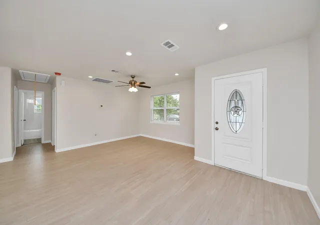 Photo 3 of Sale Pending at 3106 Sunnydale Dr, Houston, TX 77051 | MLS# 61459109 | Listing updated on 2026-09-17