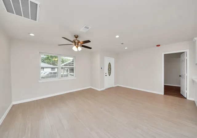 Photo 4 of Sale Pending at 3106 Sunnydale Dr, Houston, TX 77051 | MLS# 61459109 | Listing updated on 2026-09-17