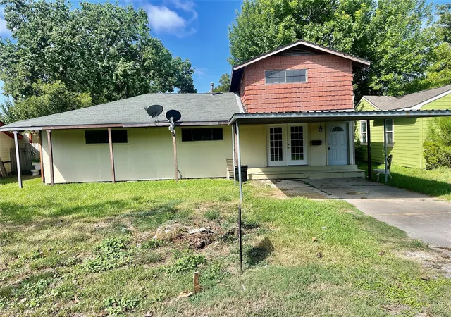 Photo 2 of Sale Pending at 518 S Kansas St, La Porte, TX 77571 | MLS# 80454063 | Listing updated on 2026-10-02