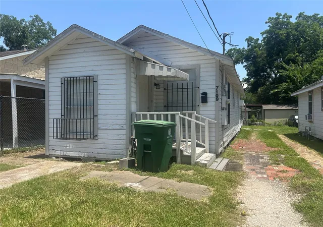 Photo 1 of Single family home for sale at 7109 Avenue O, Houston, TX 77011 | MLS# 46203582 | Listing updated on 2026-09-09
