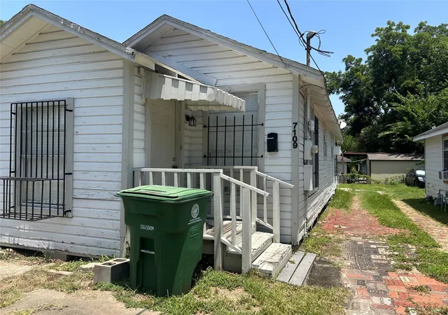 Photo 3 of Single family home for sale at 7109 Avenue O, Houston, TX 77011 | MLS# 46203582 | Listing updated on 2026-09-09