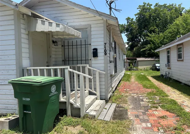 Photo 3 of Single family home for sale at 7109 Avenue O, Houston, TX 77011 | MLS# 46203582 | Listing updated on 2026-09-09