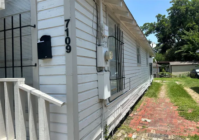 Photo 4 of Single family home for sale at 7109 Avenue O, Houston, TX 77011 | MLS# 46203582 | Listing updated on 2026-09-09