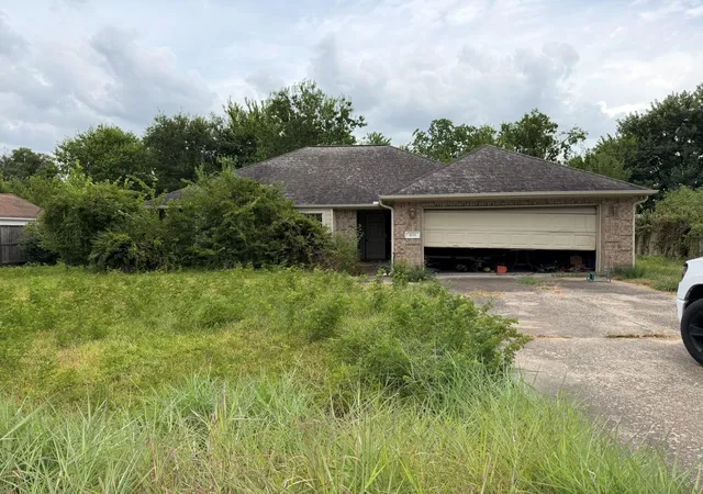 Photo 2 of Single family home for sale at 1033 Theresa St, Houston, TX 77051 | MLS# 22911430 | Listing updated on 2026-09-10