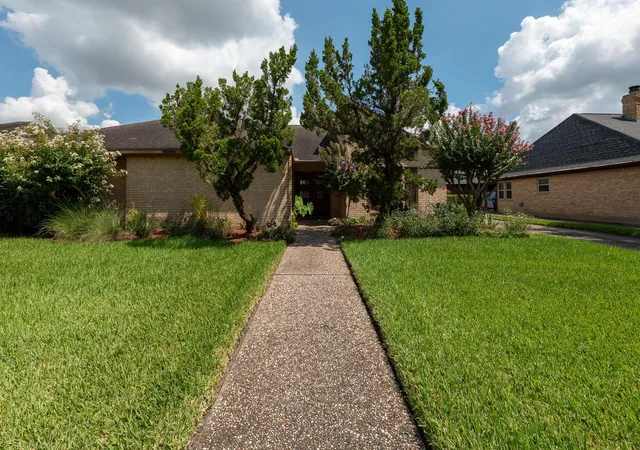 Photo 2 of Single family home for sale at 7926 Quail Meadow Dr, Houston, TX 77071 | MLS# 42201172 | Listing updated on 2026-09-13