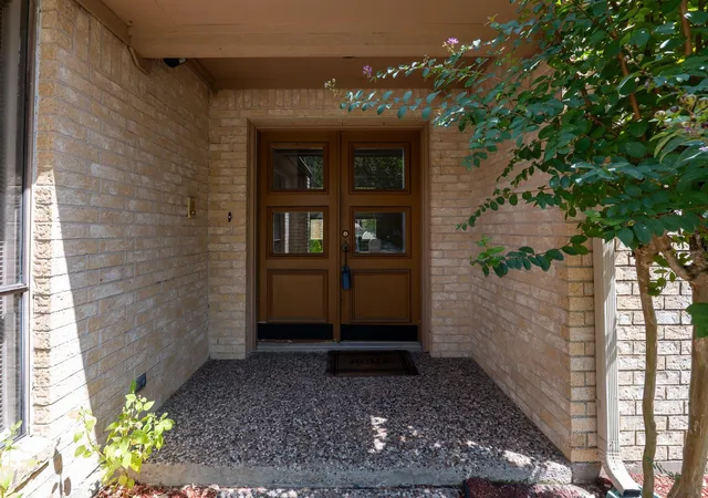 Photo 4 of Single family home for sale at 7926 Quail Meadow Dr, Houston, TX 77071 | MLS# 42201172 | Listing updated on 2026-09-13