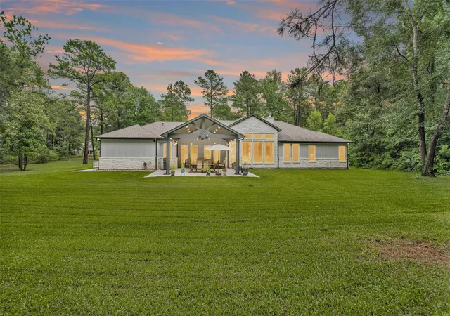 Photo 2 of Single family home for sale at 343 Grand View, Huntsville, TX 77340 | MLS# 76200371 | Listing updated on 2026-09-12