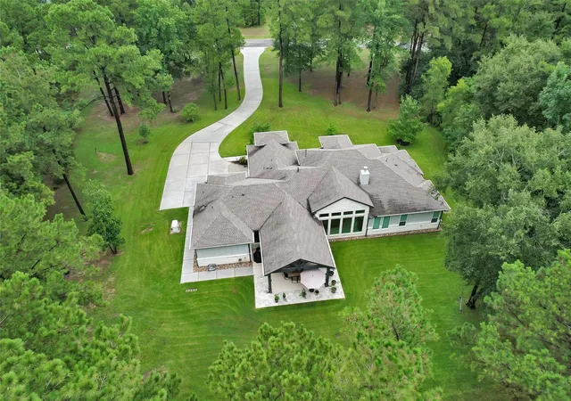 Photo 2 of Single family home for sale at 343 Grand View, Huntsville, TX 77340 | MLS# 76200371 | Listing updated on 2026-09-12