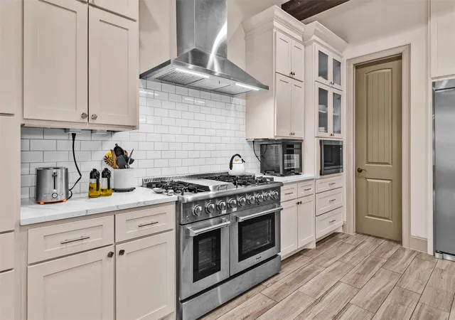 Photo 3 of Single family home for sale at 343 Grand View, Huntsville, TX 77340 | MLS# 76200371 | Listing updated on 2026-09-12