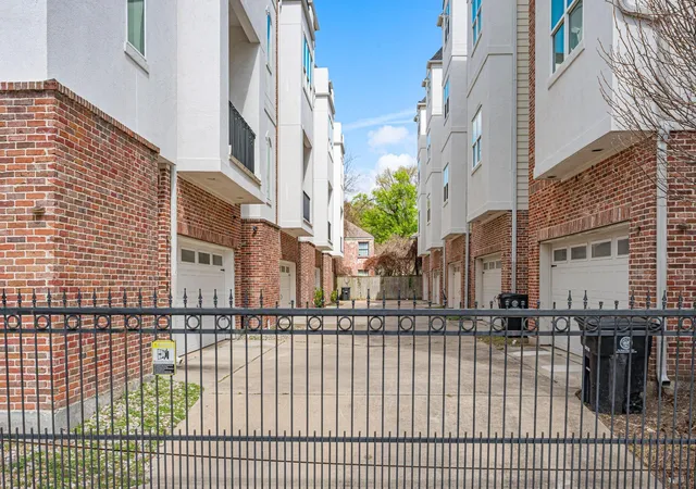 Photo 2 of Sale Pending at 1842 Colquitt St, Houston, TX 77098 | MLS# 43566483 | Listing updated on 2026-09-15