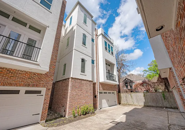 Photo 3 of Sale Pending at 1842 Colquitt St, Houston, TX 77098 | MLS# 43566483 | Listing updated on 2026-09-15