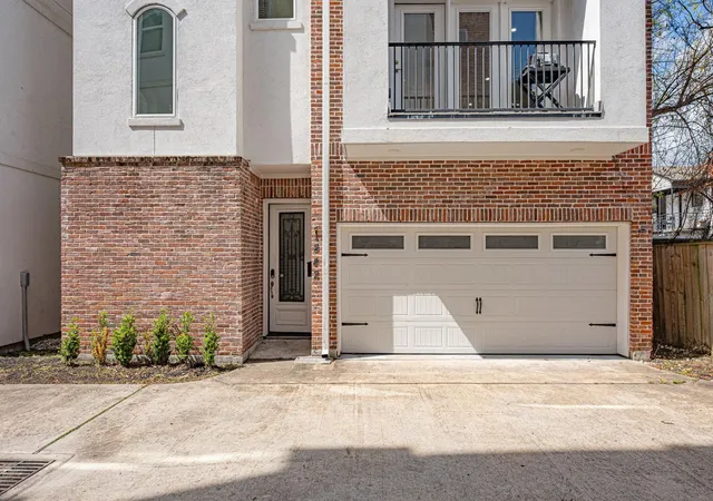 Photo 4 of Sale Pending at 1842 Colquitt St, Houston, TX 77098 | MLS# 43566483 | Listing updated on 2026-09-15