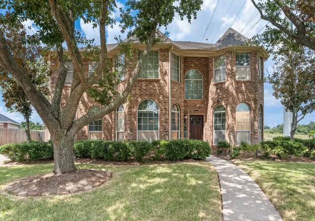 Photo 1 of Single family home for sale at 2902 Brannon Hl Ln, Sugar Land, TX 77479 | MLS# 10396290 | Listing updated on 2026-10-08