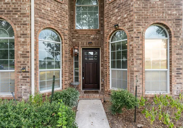 Photo 3 of Single family home for sale at 2902 Brannon Hl Ln, Sugar Land, TX 77479 | MLS# 10396290 | Listing updated on 2026-10-08