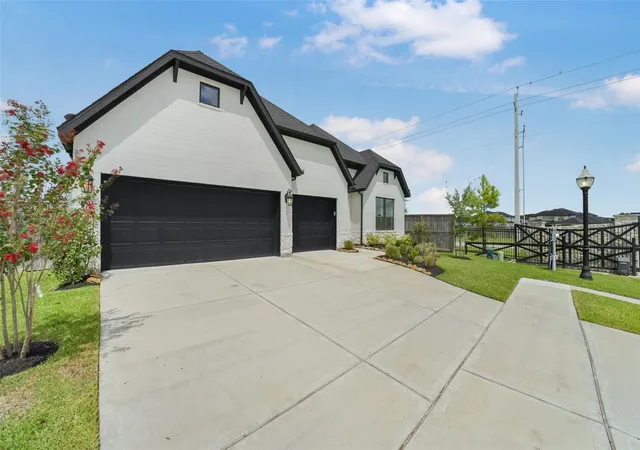 Photo 3 of Single family home for sale at 1702 Spring View, Friendswood, TX 77546 | MLS# 26723468 | Listing updated on 2026-09-17