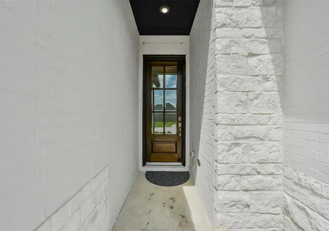 Photo 3 of Single family home for sale at 1702 Spring View, Friendswood, TX 77546 | MLS# 26723468 | Listing updated on 2026-09-17