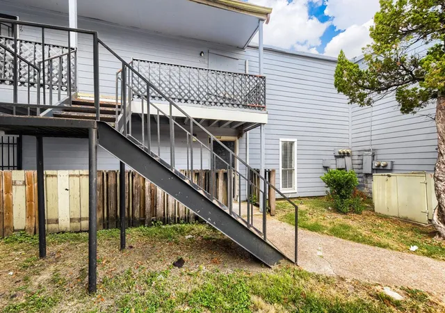 Listing Photo 4 - Condo for sale in building located at 5625 Antoine Dr, Houston, TX 77091 - Unit #307