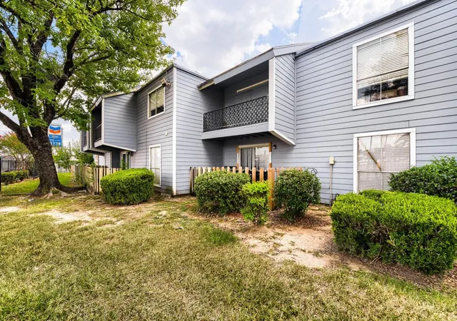 Listing Photo 5 - Condo for sale in building located at 5625 Antoine Dr, Houston, TX 77091 - Unit #307