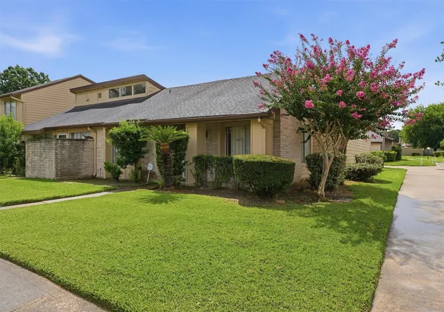 Photo 1 of Townhouse for sale at 10331 Huntington Pl Dr #331, Houston, TX 77099 | MLS# 25045871 | Listing updated on 2026-09-24