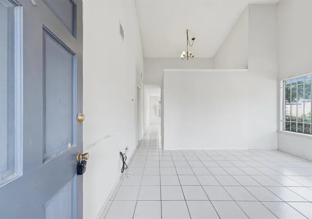 Photo 3 of Townhouse for sale at 10331 Huntington Pl Dr #331, Houston, TX 77099 | MLS# 25045871 | Listing updated on 2026-09-24
