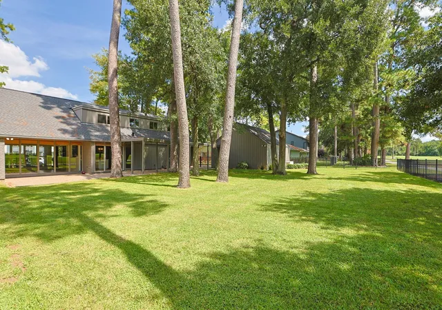 Photo 3 of Single family home for sale at 6003 Bermuda Dunes Dr, Houston, TX 77069 | MLS# 9877869 | Listing updated on 2026-10-01