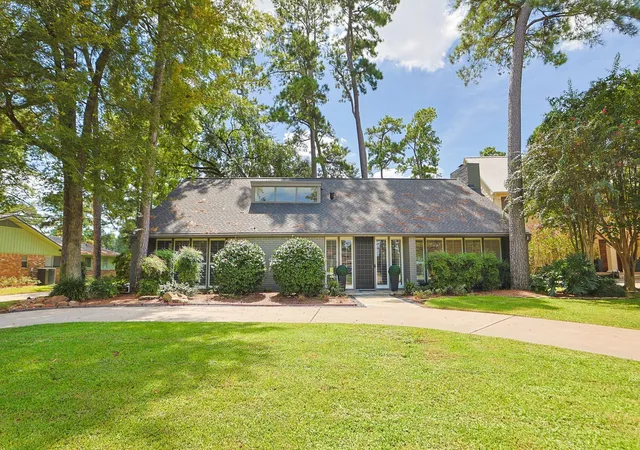 Photo 4 of Single family home for sale at 6003 Bermuda Dunes Dr, Houston, TX 77069 | MLS# 9877869 | Listing updated on 2026-10-01