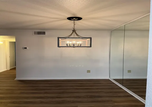 Listing Photo 2 - Condo for sale in building located at 1100 Augusta Dr, Houston, TX 77057 - Unit #46