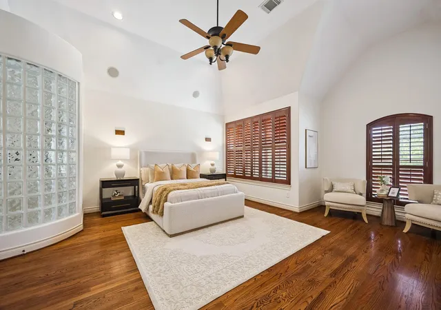 Photo 3 of Single family home for sale at 4911 Imperial St, Bellaire, TX 77401 | MLS# 37134924 | Listing updated on 2026-09-20