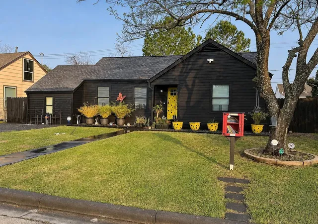 Photo 1 of Single family home for sale at 2043 Des Jardines St, Houston, TX 77023 | MLS# 14690177 | Listing updated on 2026-09-19