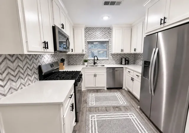 Photo 2 of Single family home for sale at 2043 Des Jardines St, Houston, TX 77023 | MLS# 14690177 | Listing updated on 2026-09-19
