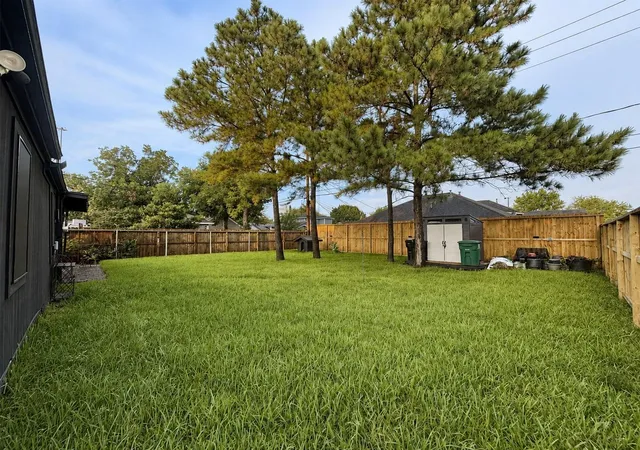 Photo 3 of Single family home for sale at 2043 Des Jardines St, Houston, TX 77023 | MLS# 14690177 | Listing updated on 2026-09-19