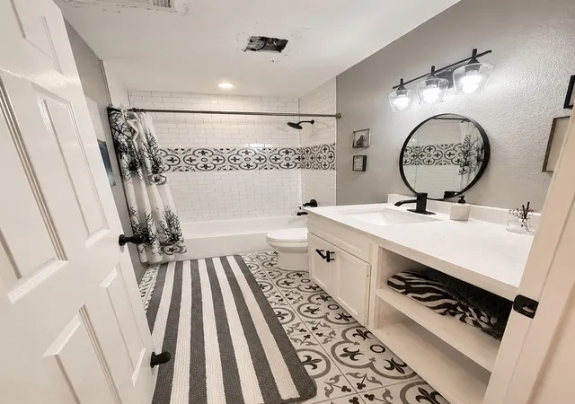 Photo 4 of Single family home for sale at 2043 Des Jardines St, Houston, TX 77023 | MLS# 14690177 | Listing updated on 2026-09-19