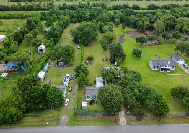 Photo 2 of Single family home for sale at 5027 Farmer Rd, Alvin, TX 77511 | MLS# 75102244 | Listing updated on 2026-10-02