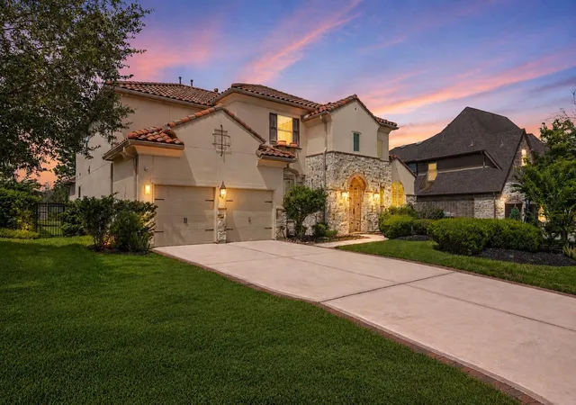 Photo 2 of Single family home for sale at 19 Brittany Rose Pl, Tomball, TX 77375 | MLS# 10482401 | Listing updated on 2026-09-12