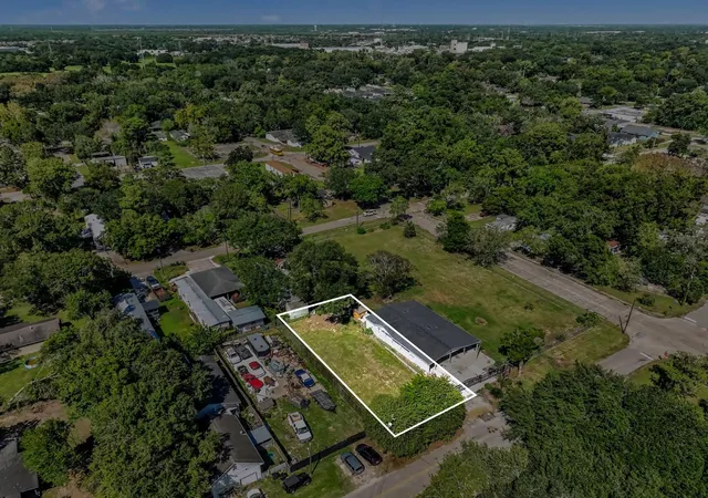 Photo 3 of Land for sale at 1814 W Blum St, Alvin, TX 77511 | MLS# 53410784 | Listing updated on 2026-09-21