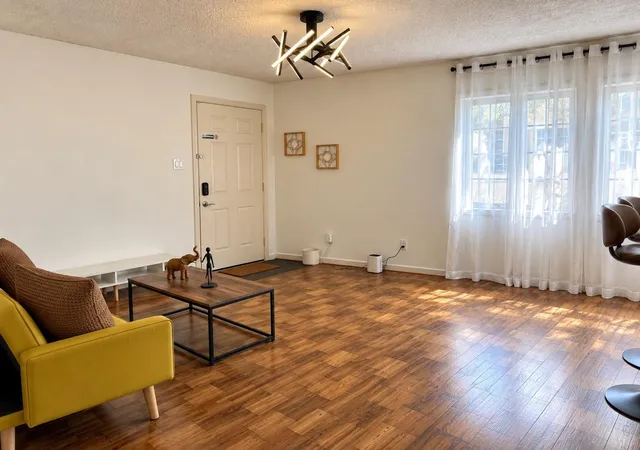 Listing Photo 4 - Condo for sale in building located at 5238 Arboles Dr, Houston, TX 77035 - Unit #F