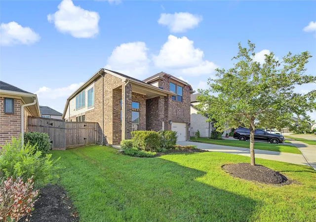 Photo 2 of Sale Pending at 29627 Mahogany View Ln, Fulshear, TX 77441 | MLS# 25473764 | Listing updated on 2026-10-03
