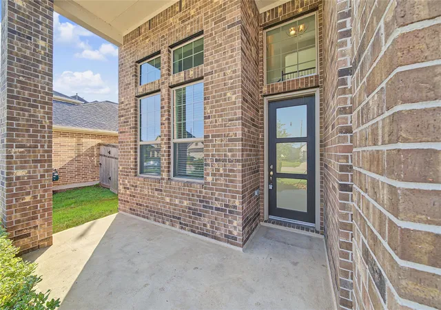 Photo 3 of Sale Pending at 29627 Mahogany View Ln, Fulshear, TX 77441 | MLS# 25473764 | Listing updated on 2026-10-03