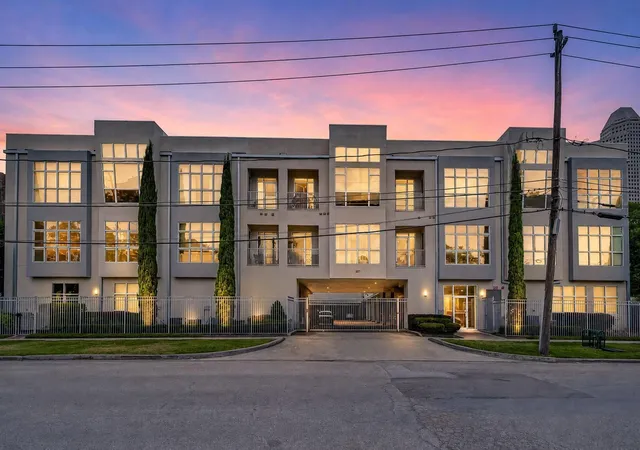 Photo 1 of Condo for sale at 207 Pierce St #305, Houston, TX 77002 | MLS# 58315219 | Listing updated on 2026-09-01