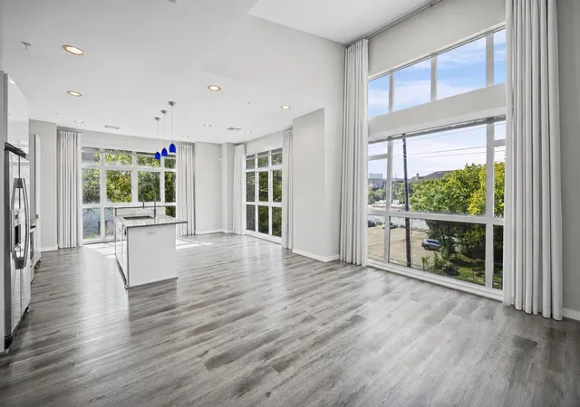 Photo 2 of Condo for sale at 207 Pierce St #305, Houston, TX 77002 | MLS# 58315219 | Listing updated on 2026-09-01