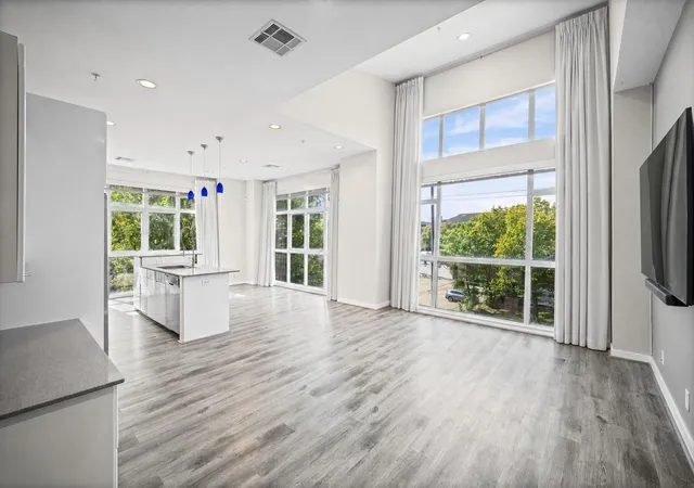 Photo 3 of Condo for sale at 207 Pierce St #305, Houston, TX 77002 | MLS# 58315219 | Listing updated on 2026-09-01