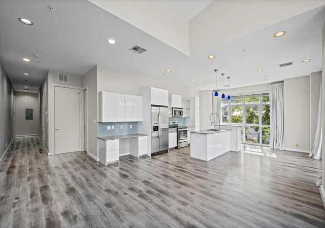 Photo 4 of Condo for sale at 207 Pierce St #305, Houston, TX 77002 | MLS# 58315219 | Listing updated on 2026-09-01