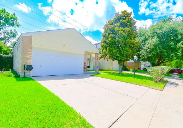 Photo 4 of Single family home for sale at 8615 Belle Park Dr, Houston, TX 77099 | MLS# 24590177 | Listing updated on 2026-09-03