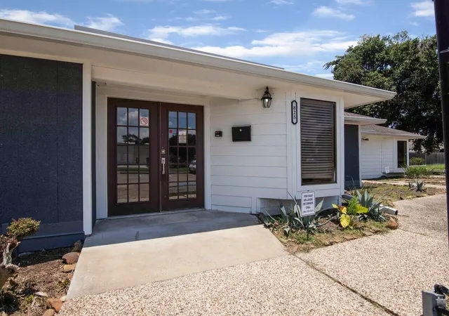 Photo 1 of Multi family home for sale at 825 Fairmont Pkwy, Pasadena, TX 77504 | MLS# 33336475 | Listing updated on 2026-09-09