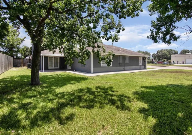Photo 3 of Multi family home for sale at 825 Fairmont Pkwy, Pasadena, TX 77504 | MLS# 33336475 | Listing updated on 2026-09-09